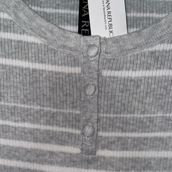 NWT Banana Republic Short-Sleeve Ribbed Henley Top - Picture 7 of 7